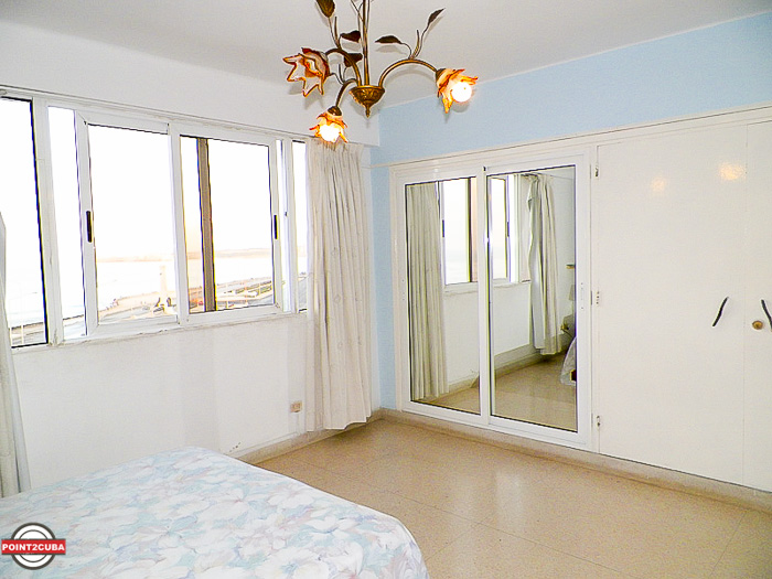 RHPLZC07 2BR Ocean front apartment near National Hotel in Vedado