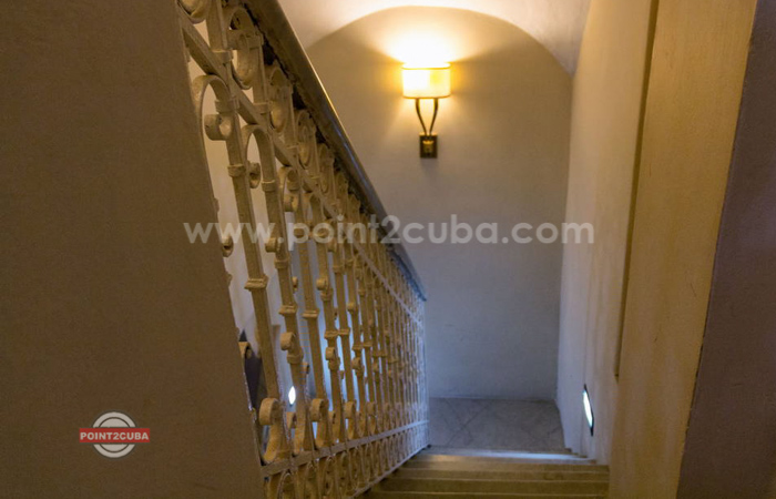 RHPLZOF40 3BR/3BT Colonial House in Vedado
